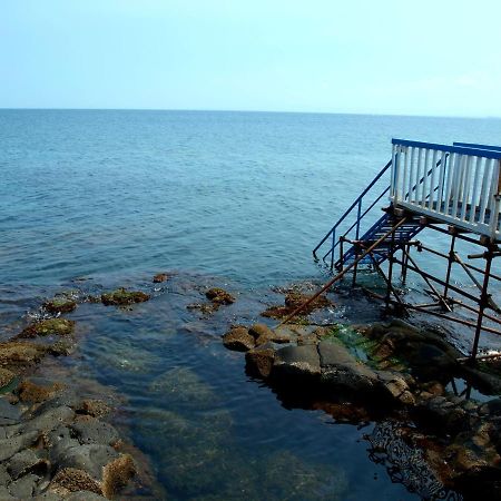 Bed and Breakfast Nero Basalto Azzurro Mare Aci Castello Zewnętrze zdjęcie