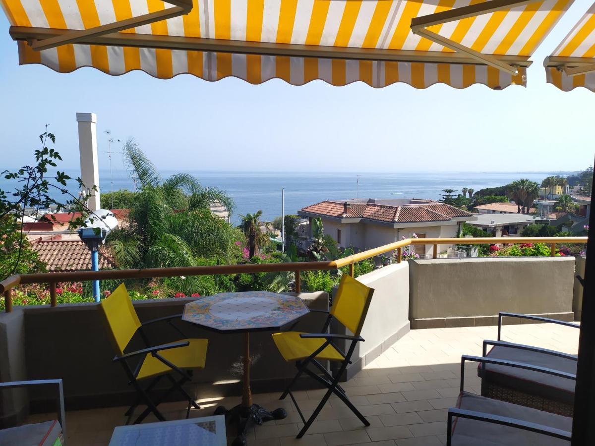 Bed and Breakfast Nero Basalto Azzurro Mare Aci Castello Zewnętrze zdjęcie