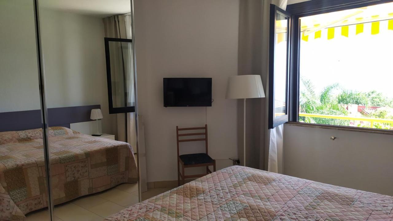 Bed and Breakfast Nero Basalto Azzurro Mare Aci Castello Zewnętrze zdjęcie
